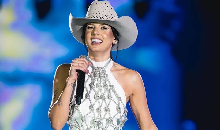 Ana Flávia Pereira nascida em amabaia 16 de novembro de 2003 lanço seu primeiro single boiadeira em 2023 lançou boiadeira internacional 